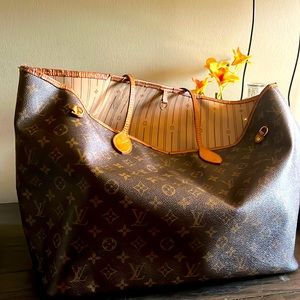 Louis Vuitton Neverfull Monogram GM Tote Bag